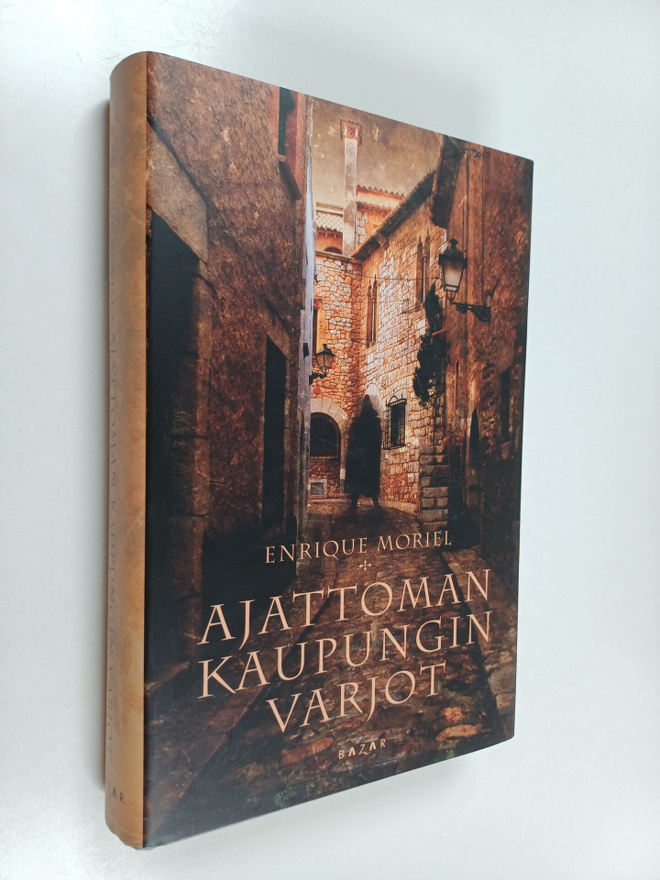 Enrique Moriel : Ajattoman kaupungin varjot