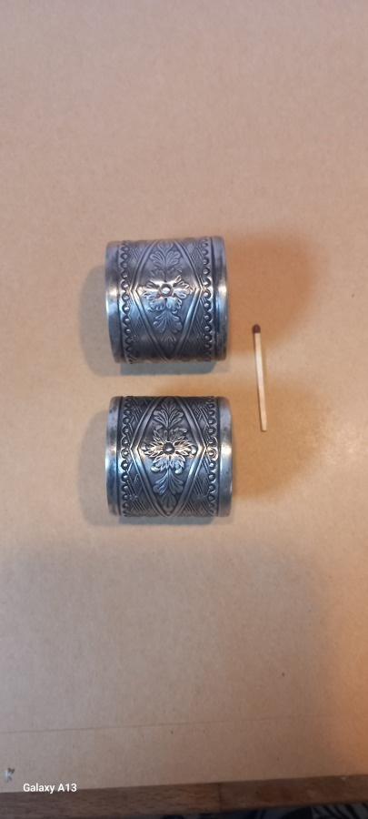 2 X Vanha servettirengas. Ehkä Hopea ?