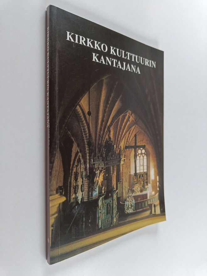 Nina (toim.) Lempa : Kirkko kulttuurin kantajana