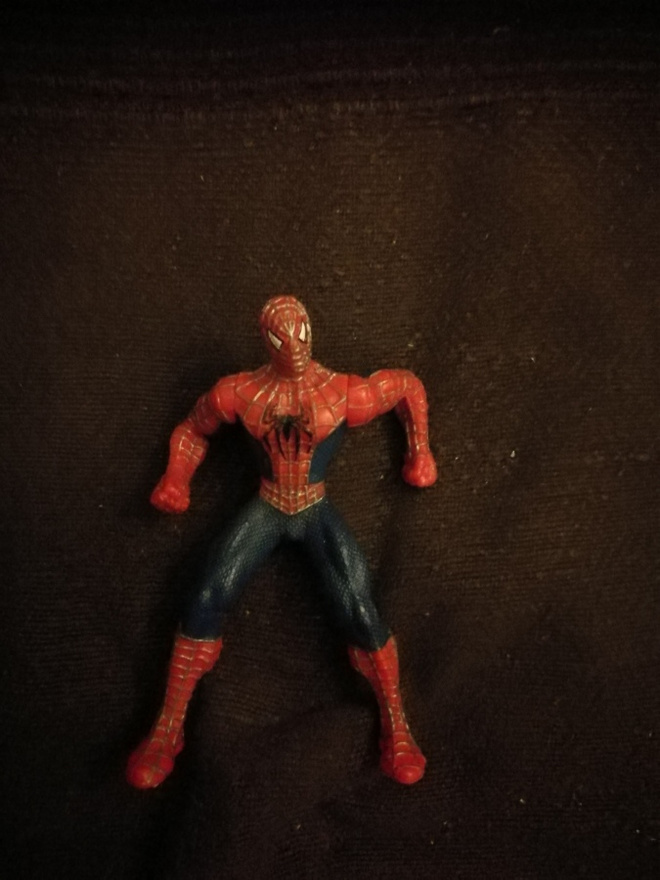 Sarjakuva hahmo "ukko" 2000-luvulta 14 cm spider man
