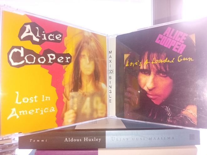 2 kpl cds Alice Cooper  ( SIS POSTIKULU  )