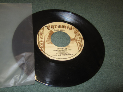 Leevi And The Leavings - Unelmia Ja Toimistohommia