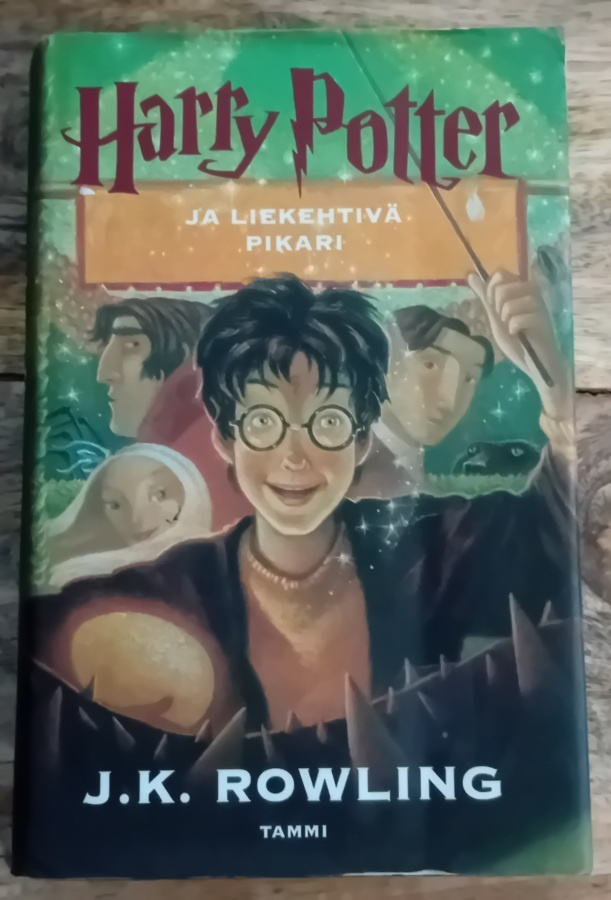J.K. Rowling - Harry Potter ja liekehtivä pikari