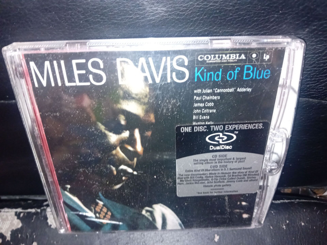 DualDisc : Miles Davis : Kind of Blue ( sis. postikulut )