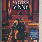 Serkkuni Vinny (1992) Joe Pesci, Ralph Macchio, Marisa Tomei - pikkukuva 1