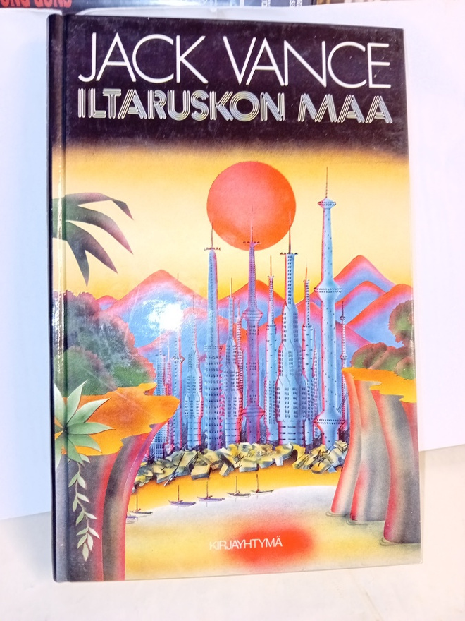 Jack Vance :  Iltaruskon maa (  SIS POSTIKULU  )