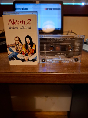 Neon 2 - Rivien Välistä