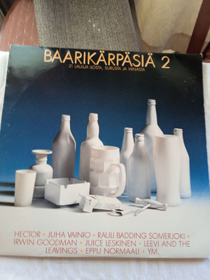 2 LP-LEVYÄ: BAARIKÄRPÄSIÄ 2: 21 LAULUA ILOSTA, SURUSTA JA VI