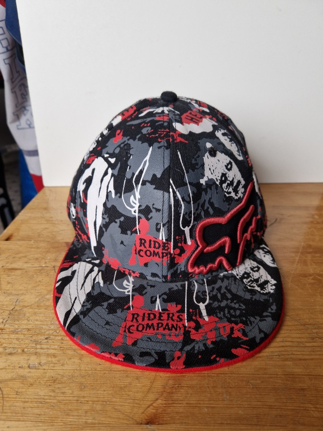 Fox Racing Riders Company Zombie All Over lippis.Koko 7 1/2
