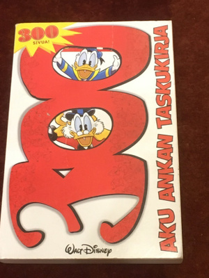 AKU ANKAN TASKUKIRJA - 300 - KOLMESATAA