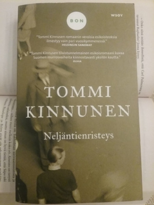 Tommi Kinnunen - Neljäntienristeys (pokkari)