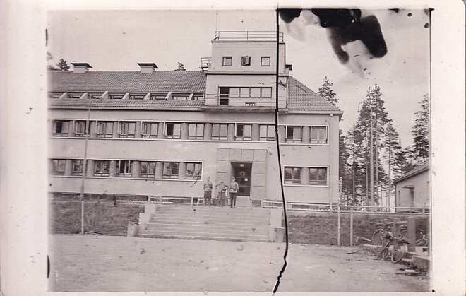 LUOVUTETTU ALUE LAHDENPOHJA KASARMI VALTAUSPÄIVÄNÄ -41