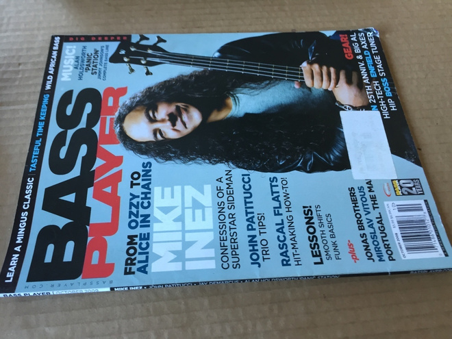 BASS PLAYER MAGAZINE 10/2009 HYVÄ