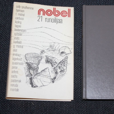 Nobel 21 runoilijaa