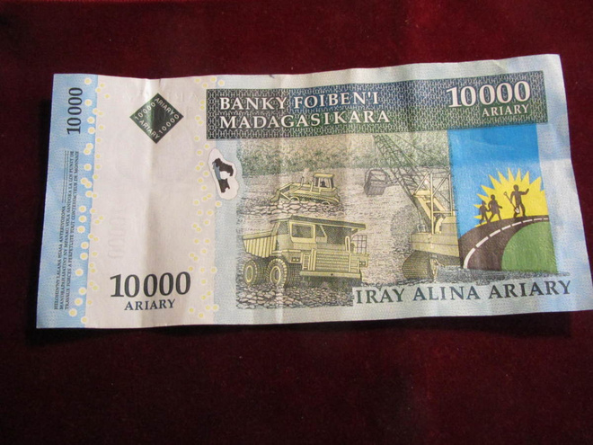 10000 ariary - 50000 francs 2006. Madagaskar