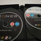 Bones 1. tuotantokausi - DVD boksi - Suomi-julkaisu - pikkukuva 4