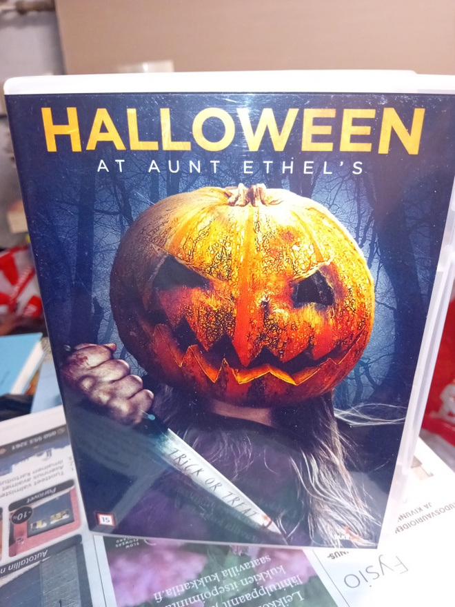 DVD Halloween at Aunt Ethel's ( SIS POSTIKULU  )