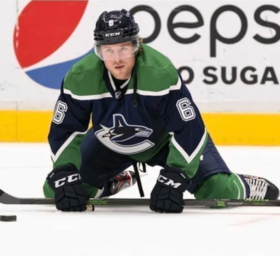 Brock Boeser #6 Canucks game worn -pelipaita