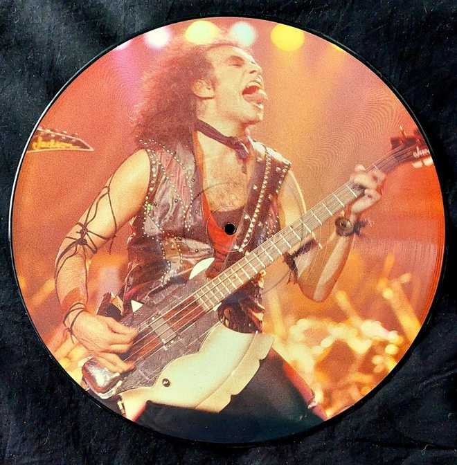 KISS : Kuva -LP 80-luvulta Interview with Kiss.