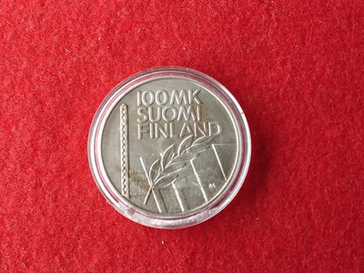 100. MARKKAA. 1994. JUHLARAHA SUOMI. HOPEAA.