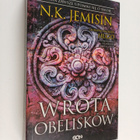 N. K. Jemisin : Wrota obeliskow - pikkukuva 1