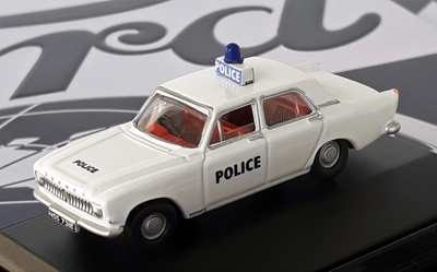 Ford Anglia 4 erilaista+ zephyr