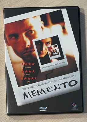 Christopher Nolan: MEMENTO (2000) Guy Pearce