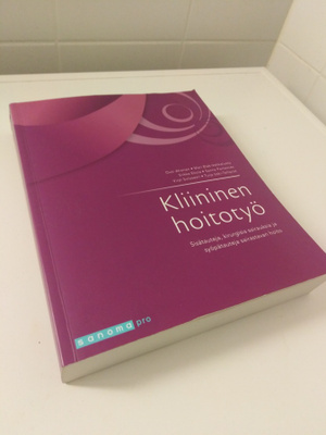 Outi Ahonen ym..: Kliininen hoitotyö