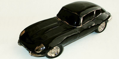 Keramiikkaa Jaguar E-type coupe musta, 1:15