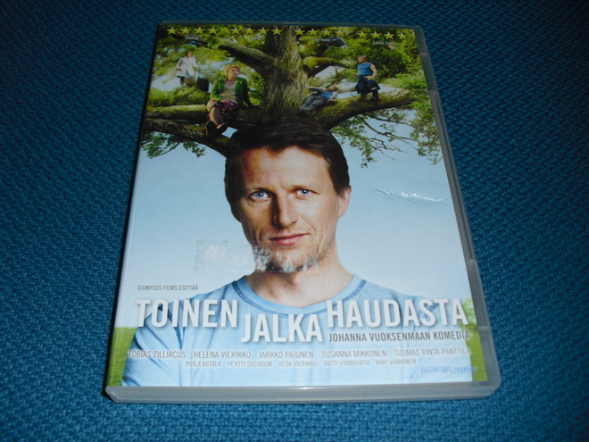 TOINEN JALKA HAUDASSA (Pihla Viitala)***
