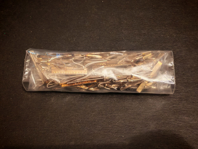 62 kpl hopeisia solmiopidikkeitä (n. 275g)