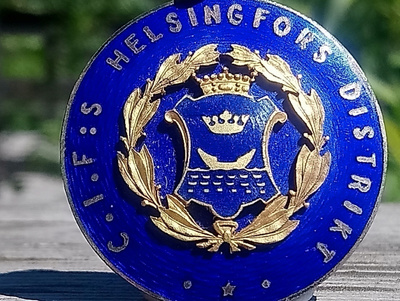 Vaakunalla varustettu merkki. Valmistaja Veljekset Sundqvist