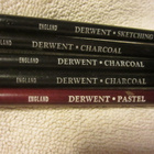 5 Derwent kynää 3 Charcoal, 1 pastel white, 1 sketching - pikkukuva 2