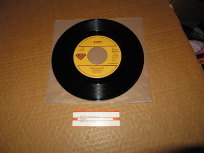 Vicky Rosti 7" Soita kelloain / Koputa Puuta v.1979