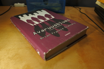 Brian Francis Slattery: Avaruusblues, sidottu