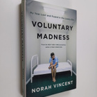 Norah Vincent : Voluntary Madness - My Year Lost and Foun... - pikkukuva 1