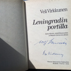 Veli Virkkunen : Leningradin portilla ( 2x signeeraus) - pikkukuva 1