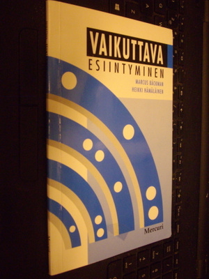 Bäckman ym.: Vaikuttava esiintyminen ( 2 p. ) sis. postikulu