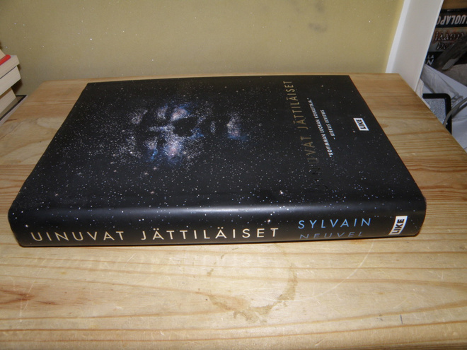 Sylvain Neuvel Uinuvat jättiläiset (sidottu)