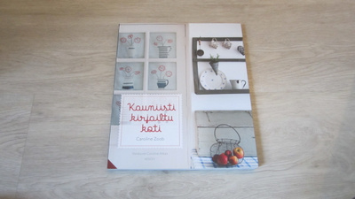 Kauniisti kirjailtu koti - Caroline Zoob