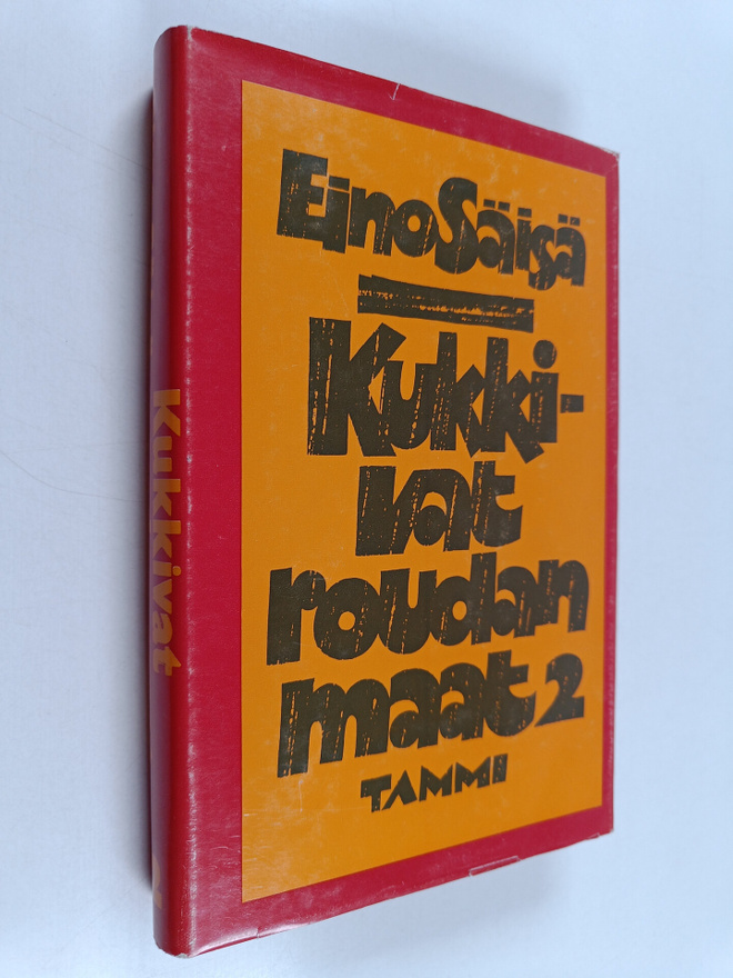 Eino Säisä : Kukkivat roudan maat 2, Kylä elää