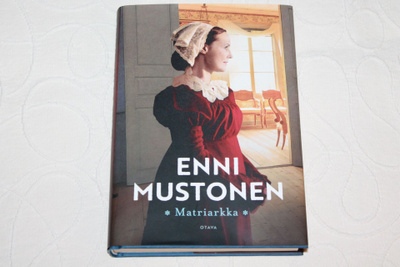 Enni Mustonen - Matriarkka