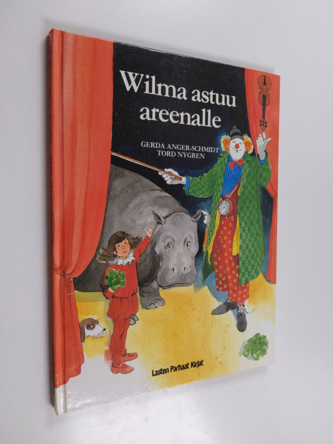 Gerda Anger-Schmidt : Wilma astuu areenalle