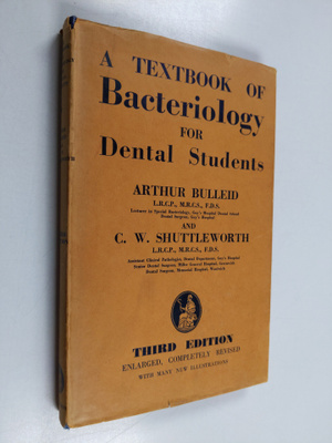 Arthur Bulleid ym. : A textbook of Bacteriology for Denta...