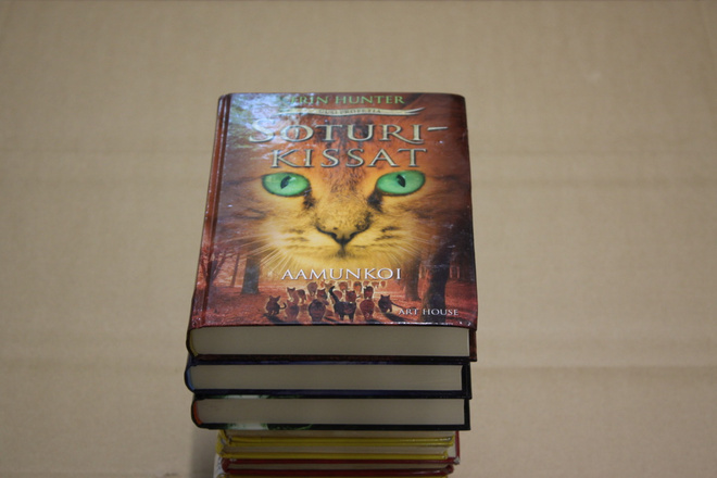 Erin Hunter Soturikissat Aamunkoi (kovakantinen) A2
