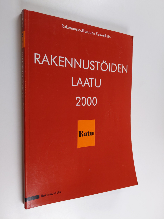 Tarja Pussinen : Rakennustöiden laatu 2000