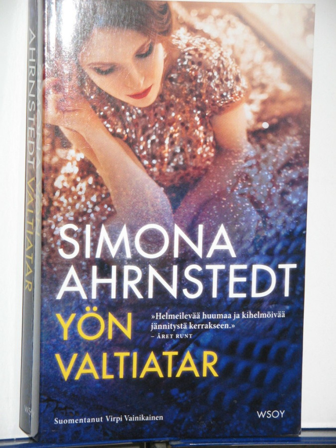 Simona Ahrnstedt : YÖN VALTIATAR