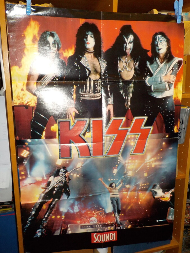 KISS FOLD-OUT JULISTE