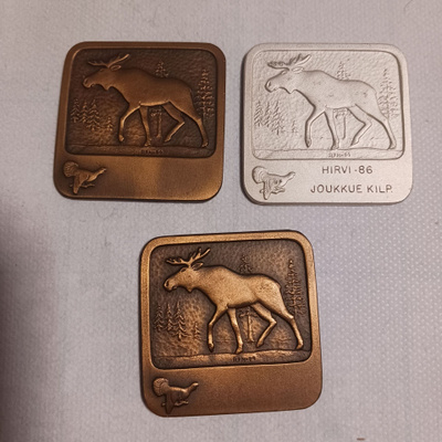 3 hirvimitallia