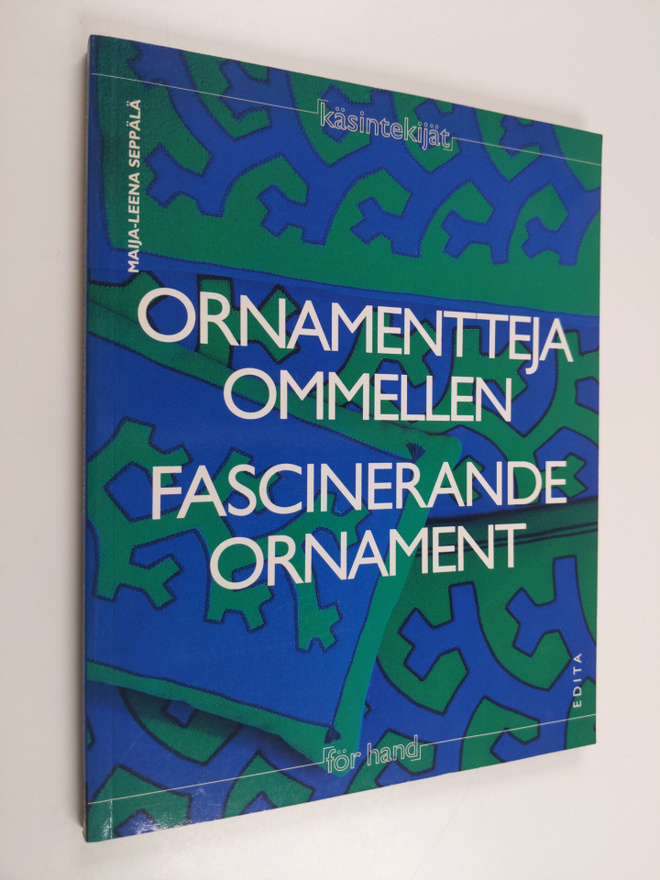 Maija-Leena Seppälä : Ornamentteja ommellen : päällikeomp...